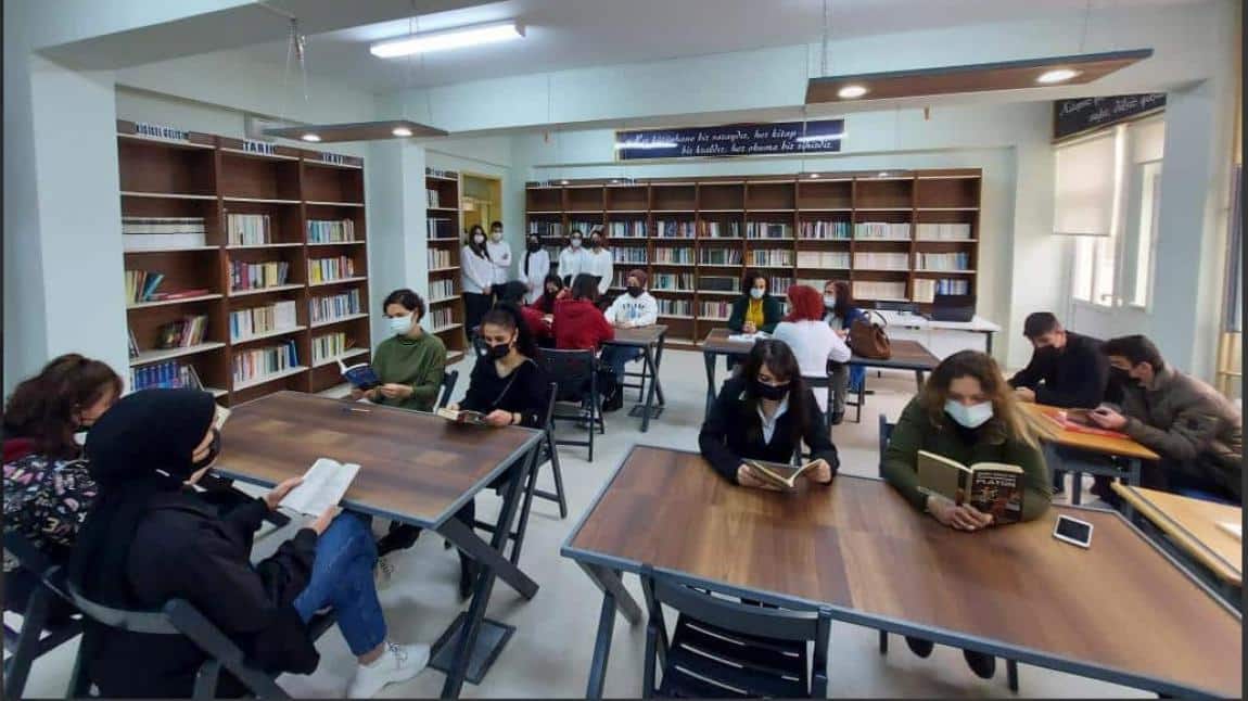 Sıfır Atık Projesi ile Namık Kemal Anadolu Lisesi Kütüphanesini Yeniden Dekore Ettik