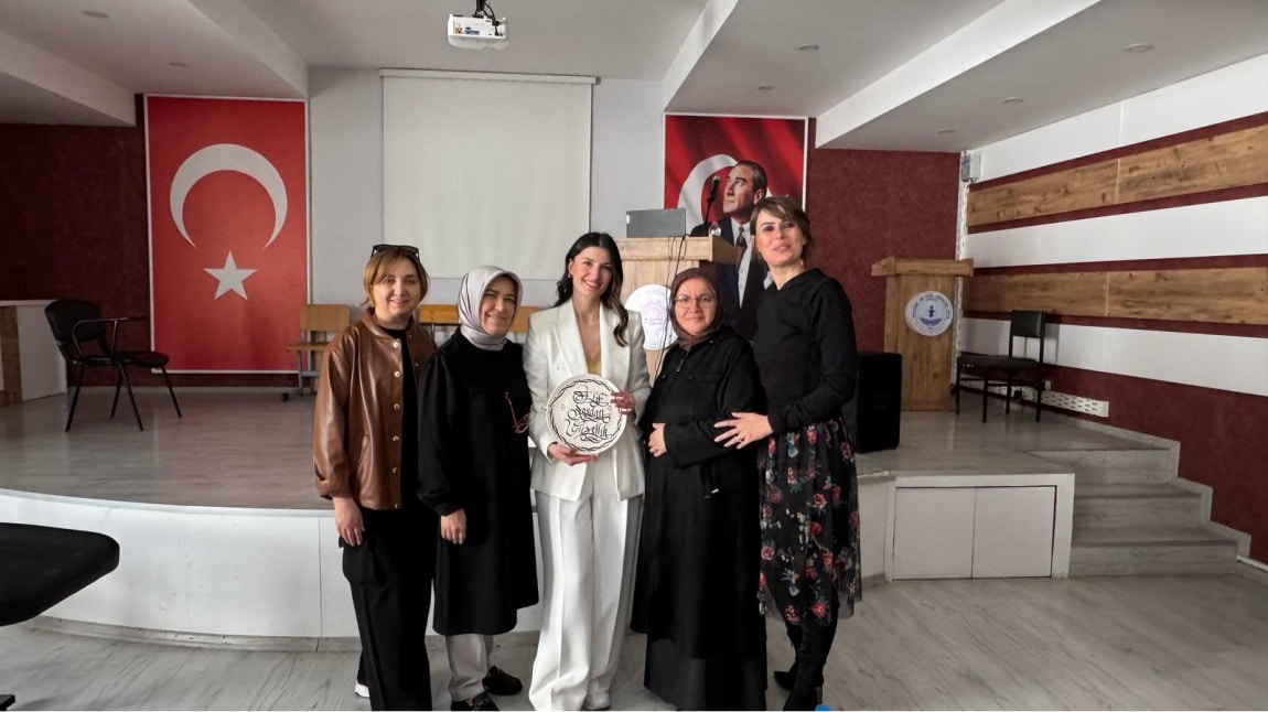 ESKİ ÖĞRENCİMİZ SEMİNER VERDİ